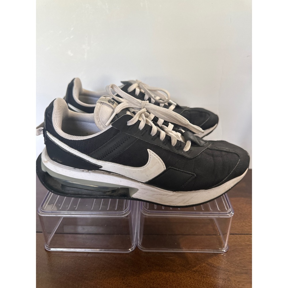 Nike Women's Black and White Low-Top Athletic Sneakers